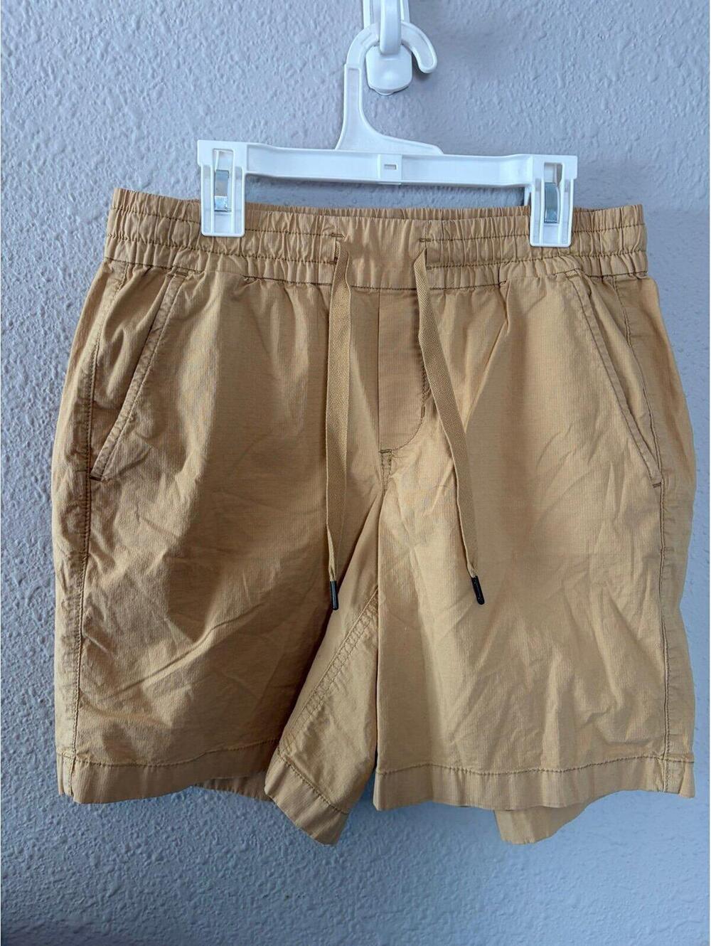 Men's L.L. Bean khaki shorts size XS. Inseam is 7in
